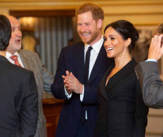 Принц Гарри и Меган Маркл в театре. Герцогиня в мини