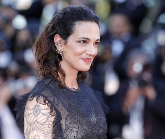 Актрису Азию Ардженто обвинили в совращении малолетнего. Что сказала Роуз Макгоуэн?