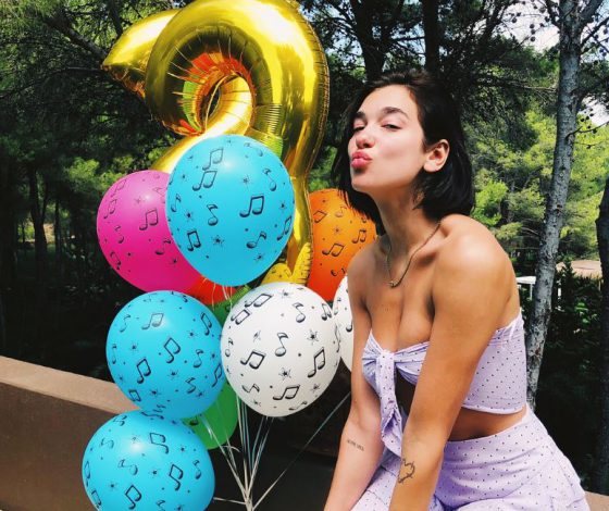 Как Дуа Липа отметила день рождения? В очень откровенном боди!