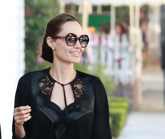 Черный ей к лицу: Анджелина Джоли прилетела в Перу