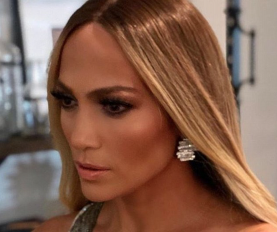 Цифра дня: сколько стоят украшения Дженнифер Лопес с премии VMA? 