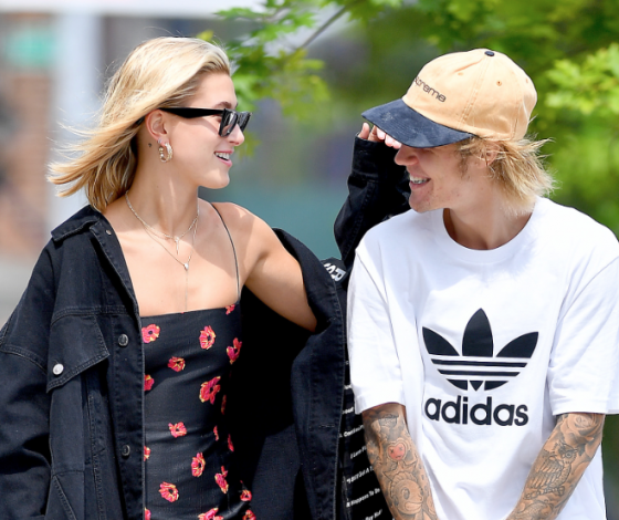 В прошлый раз на Багамах Джастин Бибер сделал Хейли предложение, а зачем они поехали туда сейчас?