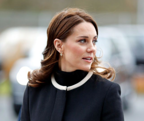 Новый выход Кейт Миддлтон и принца Уильяма с королевой. Сколько стоит пальто герцогини?