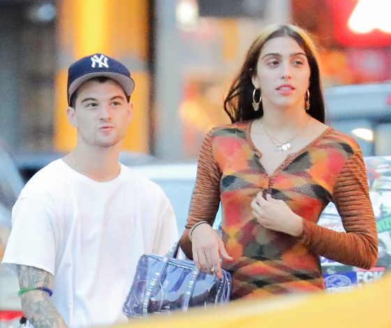 Дочь Мадонны на свидании. С кем?