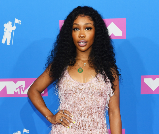 Педикюр как у SZA – главный тренд сезона. Смотри!