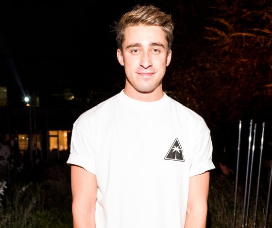 Артем Королев, Гоша Рубчинский и Полина Киценко на открытии выставки «В будущее возьмут не всех»