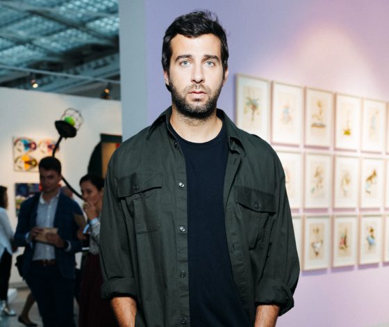 Иван Ургант, Андрей Малахов и Мот на закрытом показе ярмарки современного искусства Cosmoscow