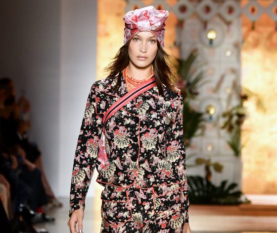 Белла Хадид, Наоми Кэмпбелл и Кайя Гербер на показе Anna Sui