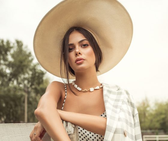 Правильный гардероб на осень: пиджаки в клетку, oversize-пальто, трикотаж и другие базовые вещи