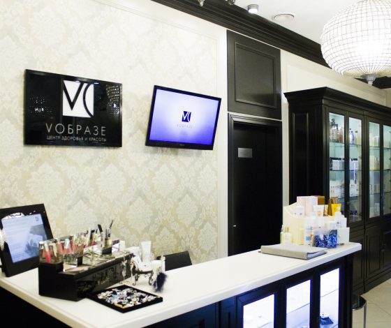 Где быстро собраться на мероприятие, позаниматься йогой и купить любимую косметику звезд?