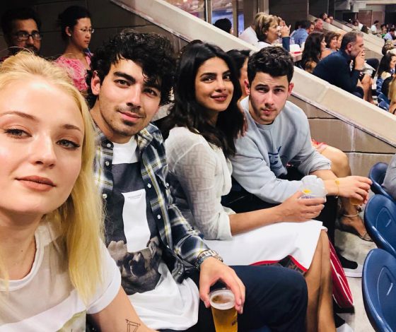 Двойное свидание: братья Джонас с невестами на теннисном матче