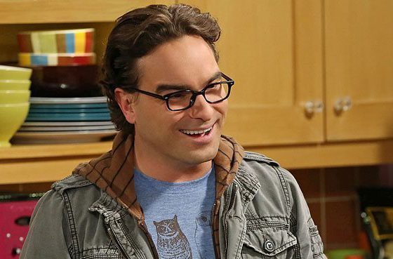 С кем встречается Джонни Галэки из «Теории большого взрыва»?