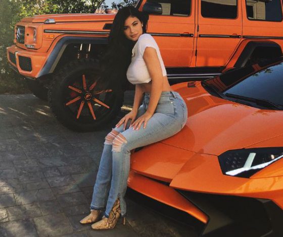 Гараж Кайли Дженнер: сколько стоят любимые машины звезды?