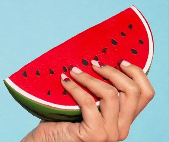 Стоит попробовать: маникюр с фруктами и ягодами