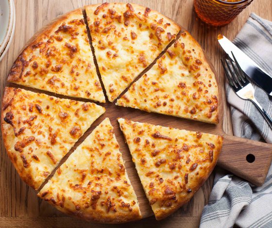 Где и когда есть хачапури, пить кофе и играть в нарды?