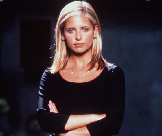 Влезла! «Баффи» примерила платье, в котором ходила 19 лет назад