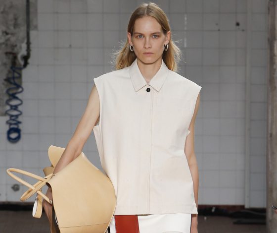 Идеальные пастельные костюмы и вьетнамки на гигантской платформе на показе Jil Sander