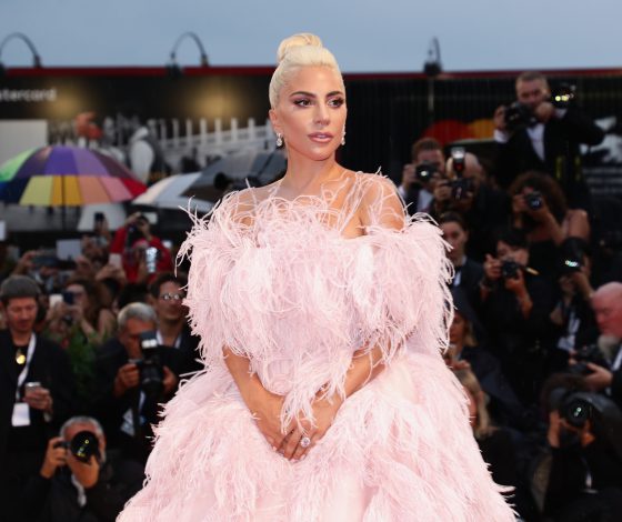 Леди Гага, Брэдли Купер и Ирина Шейк на премьере фильма «Звезда родилась»