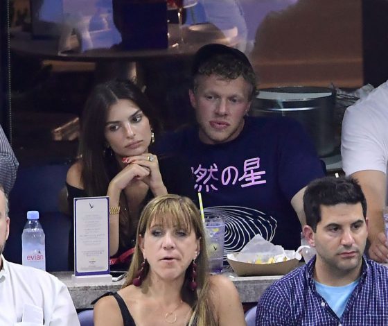 Редкий выход: Эмили Ратаковски с мужем на теннисном турнире