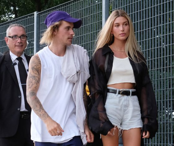 Мимими дня: Джастин Бибер и Хейли Болдуин играют с ребенком в ресторане