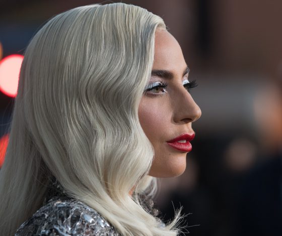 Вот это наряд! Леди Гага на премьере фильма «Звезда родилась»