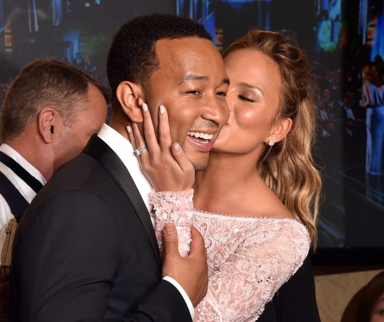 Как Крисси Тейген поздравила Джона Ледженда с годовщиной? Спойлер: назвала его муд***м