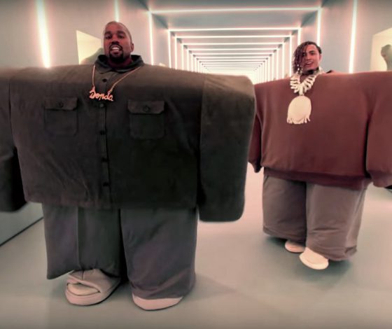 Сделай гигантский костюм, как в клипе Канье Уэста (и Киркорова) сам!