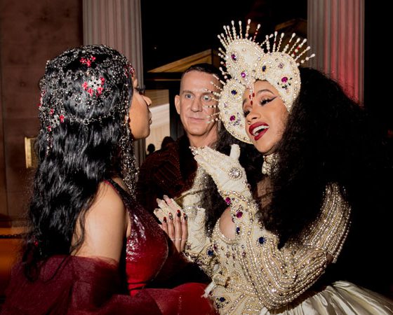 Конфликт возрождается: Ники Минаж обратилась в новом треке к своему главному врагу - Карди Би