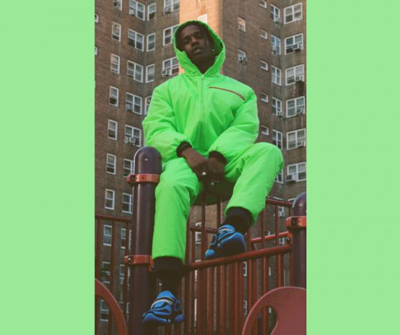 Новую рекламную кампанию Prada снял 18-летний фотограф. Что о нем надо знать?