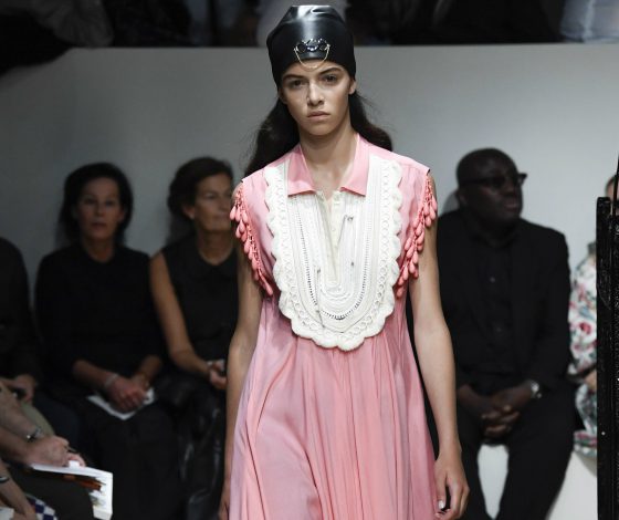 Смотри показ JW Anderson здесь!