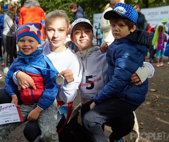 Юлия Пересильд, Марина Александрова и Анжелика Каширина на забеге «Патрики бегут»