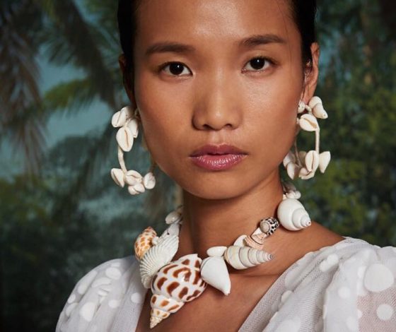 Как выглядит самое модное украшение сезона, которое продлит лето?