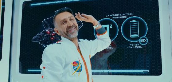 Сергей Шнуров танцует в новом клипе группы «Ленинград»!