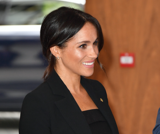 Как мило! Что королева Елизавета подарила Меган Маркл?