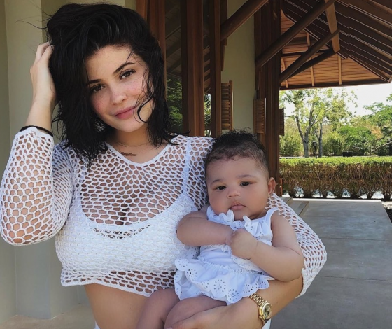 Мимими дня: новое видео Кайли Дженнер с дочкой