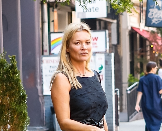 Это надо видеть: Кейт Мосс гуляет по Нью-Йорку в платье с прозрачной юбкой