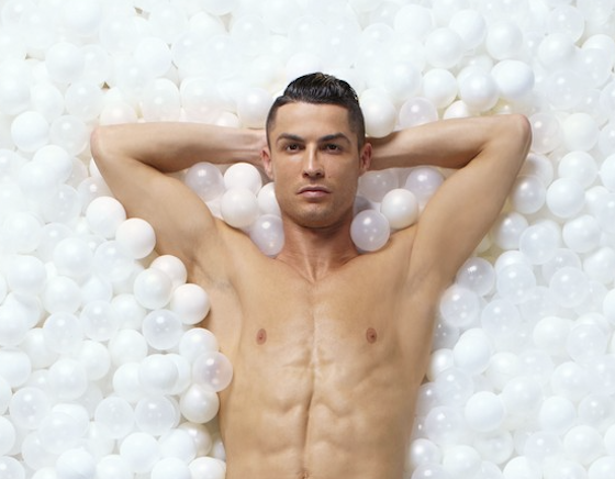Осторожно, горячо! Криштиану Роналду в рекламной кампании нижнего белья