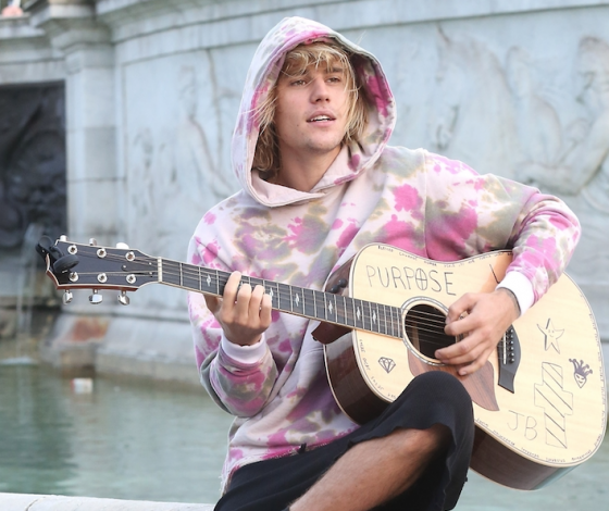 Что не так с серенадой, которую Джастин Бибер спел Хейли Болдуин?