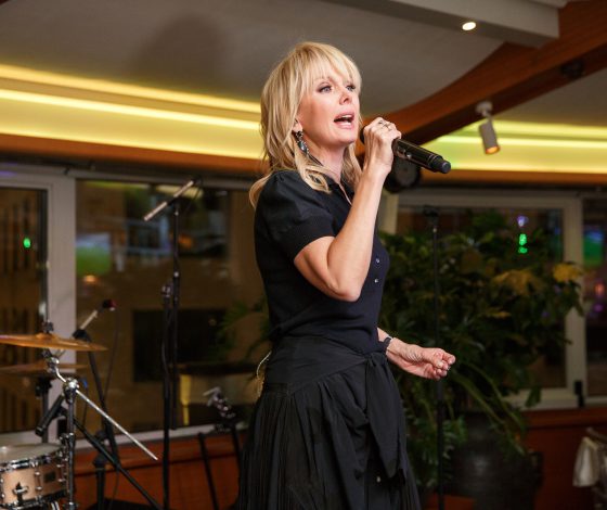 Валерия и Crocus запускают доставку полезной еды: Эмин, Регина Тодоренко и Алена Водонаева поздравили певицу 