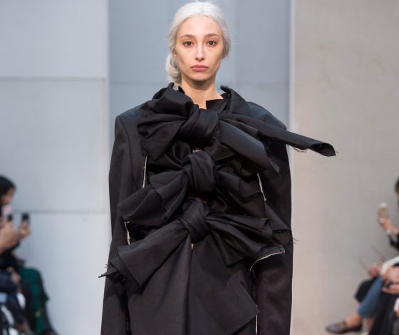 Смотри показ Comme des Garcons здесь!