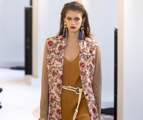 Кайя Гербер и Крис Грикайте на показе Chloe