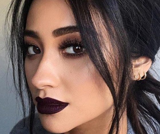 Нельзя пропустить: главный бьюти-тренд этой осени – темная помада. Вдохновляемся звездами!