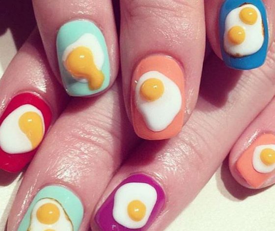 Трешачок от Марины: маникюр с зубами, тараканами и яйцами