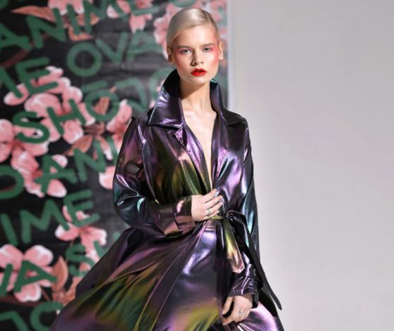 Идеальные блестящие тренчи, платья и бомберы для новогодней вечеринки