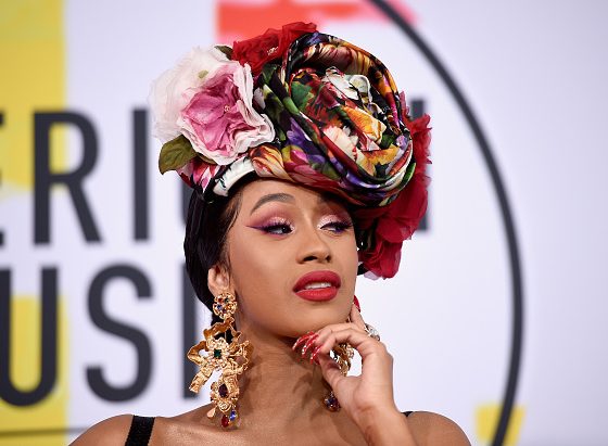 Это самый необычный маникюр Карди Би! Такой не повторит никто