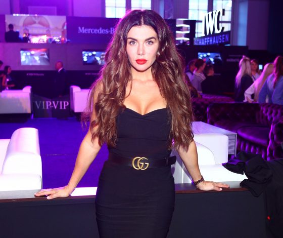 Анна Седокова, Елизавета Арзамасова и Зоя Бербер в бьюти-корнере Mary Kay