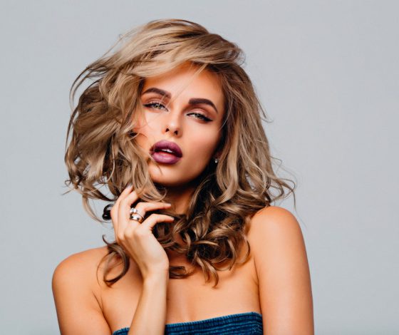 Бьюти-лайфхак: Ханна показала, как сделать быстрый макияж