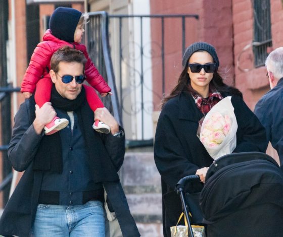 Наша любимая семья! Брэдли Купер и Ирина Шейк на прогулке с дочкой Леей