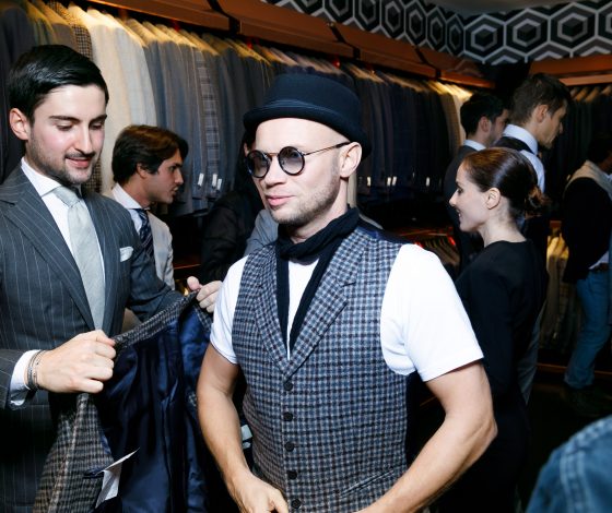 Дмитрий Хрусталев, Микаэл Арамян и Рома Зверь на открытии магазина Suitsupply 