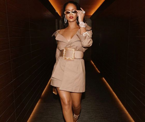 Как носить тренч этой осенью? Учимся у Рианны!